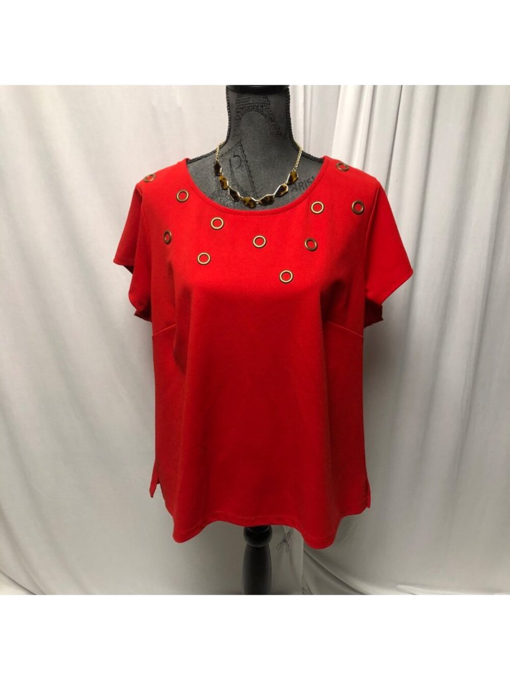 DB Est 1962 Top Womens Size 2X Red Gold Grommets Short Sleeves Blouse Office